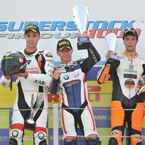 <b>Maxime Berger – Honda à gauche sur le podium Superstock 1000 (photo Worldsbk.com)</b>