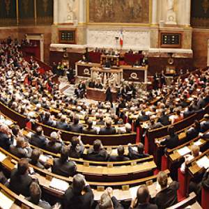 <b>L'hémicycle de l'Assemblée Nationale (photo www.assemblee-nationale.fr/</b> <b>L'hémicycle de l'Assemblée Nationale (photo www.assemblee-nationale.fr/</b>