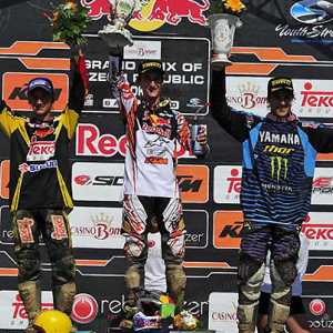 <b>Podium MX2 : Ken Roczen – Suzuki, Marvin Musquin - KTM et Gauthier Paulin - Yamaha (photo Youthstream)</b> <b>Podium MX2 : Ken Roczen – Suzuki, Marvin Musquin - KTM et Gauthier Paulin - Yamaha (photo Youthstream)</b>