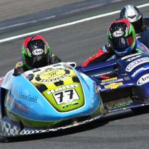 <b>Tim Reeves et Grégory Cluze - LCR Honda (photo FIM)</b> <b>Tim Reeves et Grégory Cluze - LCR Honda (photo FIM)</b>