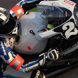 <b>Sylvain Guintoli - Suzuki SERT (photo FIM)</b> <b>Sylvain Guintoli - Suzuki SERT (photo FIM)</b>