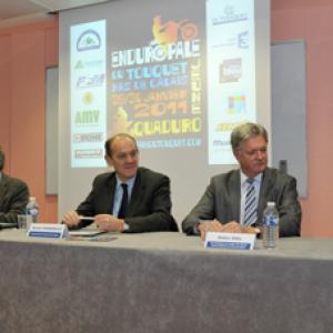 <b>David Hauquier, Directeur Sportif, Daniel Fasquelle député maire du Touquet Paris-Plage, Bernard Baudoux, président d'ETO, Didier Hiel, Vice président du Conseil Général du Pas de Calais en charge des Sports et Jacques Bolle, Président de la FFM (photo Lilian Martorell/FFM)</b>
<b>David Hauquier, Directeur Sportif, Daniel Fasquelle député maire du Touquet Paris-Plage, Bernard Baudoux, président d'ETO, Didier Hiel, Vice président du Conseil Général du Pas de Calais en charge des Sports et Jacques Bolle, Président de la FFM (photo Lilian Martorell/FFM)</b>