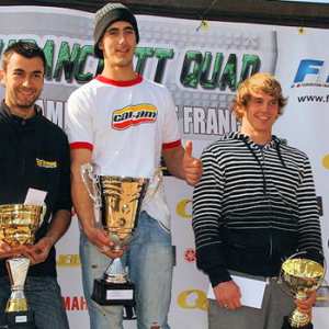 <b>Podium Antagnac (de gauche à droite) : Irwin Puydauby - Yamaha, Adrian Mangieu - Can-Am et Julien Marin - Yamaha (photo Quadlib.com)</b> <b>Podium Antagnac (de gauche à droite) : Irwin Puydauby - Yamaha, Adrian Mangieu - Can-Am et Julien Marin - Yamaha (photo Quadlib.com)</b>