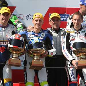 <b>Vincent Philippe, Freddy Foray, Dominique Meilland, le patron du SERT, et Anthony Delhalle (photo FIM)</b> <b>Vincent Philippe, Freddy Foray, Dominique Meilland, le patron du SERT, et Anthony Delhalle (photo FIM)</b>