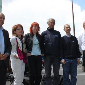 <b>De gauche à droite : Laurent Hecquet pour 40 millions d'automobilistes, Christine Bayard pour la Ligue de Défense des Conducteurs, France Wolf pour la Fédération Française des Motards en Colère (FFMC), Philippe Thiebaut et Pierre Bonneville pour la Fédération Française de Motocyclisme (FFM), Benoît Raynaud pour le Collectif de Défense des Loisirs Verts (CODEVER) (photo Moto-Station.com)</b> <b>De gauche à droite : Laurent Hecquet pour 40 millions d'automobilistes, Christine Bayard pour la Ligue de Défense des Conducteurs, France Wolf pour la Fédération Française des Motards en Colère (FFMC), Philippe Thiebaut et Pierre Bonneville pour la Fédération Française de Motocyclisme (FFM), Benoît Raynaud pour le Collectif de Défense des Loisirs Verts (CODEVER) (photo Moto-Station.com)</b>