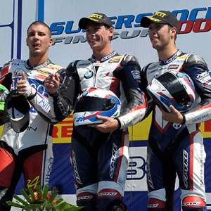 <b>Podium Superstock 1000 : Davide Giugliano - Ducati, Sylvain Barrier - BMW et Lorenzo Zanetti - BMW (photo WorldSBK.com)</b> <b>Podium Superstock 1000 : Davide Giugliano - Ducati, Sylvain Barrier - BMW et Lorenzo Zanetti - BMW (photo WorldSBK.com)</b>