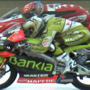 <b>Photo finish : Johann Zarco – Derbi et Héctor Faubel – Aprilia (photo MotoGP.com)</b> <b>Photo finish : Johann Zarco – Derbi et Héctor Faubel – Aprilia (photo MotoGP.com)</b>