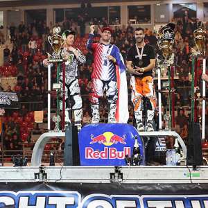 <b>Podium Championnat du Monde 2011 : Rémi Bizouard – Yamaha, Javier Villegas – Yamaha et Jose Miralles - KTM (photo FIM)</b> <b>Podium Championnat du Monde 2011 : Rémi Bizouard – Yamaha, Javier Villegas – Yamaha et Jose Miralles - KTM (photo FIM)</b>