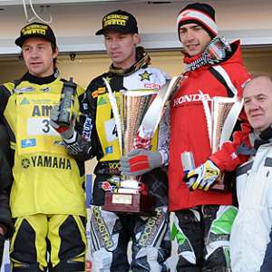 <b>Podium 2011 : Jean-Claude Moussé - Yamaha, Steve Ramon - Suzuki et Milko Potisek - Honda (photo Maindru)</b> <b>Podium 2011 : Jean-Claude Moussé - Yamaha, Steve Ramon - Suzuki et Milko Potisek - Honda (photo Maindru)</b>