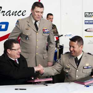 <b>Signature de la convention partenariale entre le Président de la FFM, Jacques Bolle et le Chef de Corps du 503ème RT, le Colonel Guillaume Santoni, en présence du Général Jean-Luc Jacquement (photo Sirpa)</b> <b>Signature de la convention partenariale entre le Président de la FFM, Jacques Bolle et le Chef de Corps du 503ème RT, le Colonel Guillaume Santoni, en présence du Général Jean-Luc Jacquement (photo Sirpa)</b>