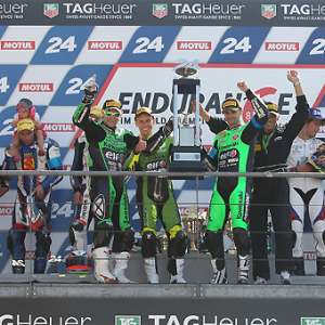 <b>Podium de la 35e édition des 24 Heures Moto (photo FIM)</b> <b>Podium de la 35e édition des 24 Heures Moto (photo FIM)</b>