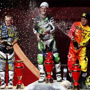 <b>Podium chinois : Maikel Melero - KTM, Rémi Bizouard - Honda et Libor Podmol - Yamaha (photo FIM)</b> <b>Podium chinois : Maikel Melero - KTM, Rémi Bizouard - Honda et Libor Podmol - Yamaha (photo FIM)</b>