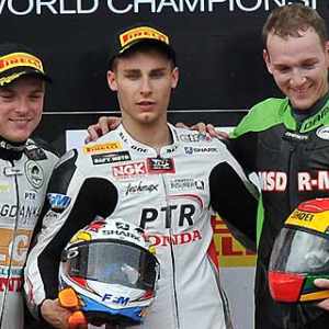 <b>Podium Supersport : Sam Lowes - Honda, Jules Cluzel – Honda et Dan Linfoot - Kawasaki (photo Worldsbk.com)</b> <b>Podium Supersport : Sam Lowes - Honda, Jules Cluzel – Honda et Dan Linfoot - Kawasaki (photo Worldsbk.com)</b>