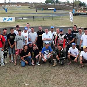 <b>Le plateau SM Prestige autour du Président de la FFM, Jacques Bolle (photo Yumé Com)</b>