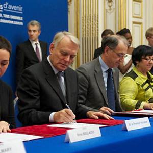 <b>Jean-Marc Ayrault – Premier Ministre et Denis Masseglia - Président du CNOSF à Matignon le 30 octobre dernier (photo Yves Malenfer/Matignon)</b>
