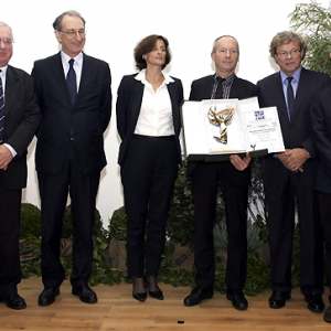 <b>De gauche à droite : Jean-Pierre Mougin - Secrétaire Général du CNOSF, Denis Masseglia - Président du CNOSF, Véronique Eloi-Roux - Conseillère de la Ministre des Sports, Christian Sarron - Champion du Monde 250cc en 1984, Jo Maso - ancien joueur international de rugby et Pierre Bonneville - Directeur de la Communication de la FFM</b> <b>De gauche à droite : Jean-Pierre Mougin - Secrétaire Général du CNOSF, Denis Masseglia - Président du CNOSF, Véronique Eloi-Roux - Conseillère de la Ministre des Sports, Christian Sarron - Champion du Monde 250cc en 1984, Jo Maso - ancien joueur international de rugby et Pierre Bonneville - Directeur de la Communication de la FFM</b>