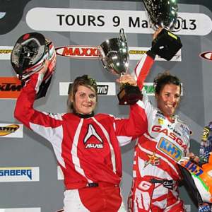 <b>Podium Féminine : Samantha Tichet – KTM, Laïa Sanz - Gas Gas et Jane Daniels – Husaberg (photo Yumé Com)</b>