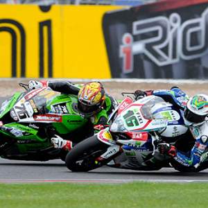 <b>Loris Baz - Kawasaki et Jules Cluzel - Suzuki (photo worldsbk.com)</b> <b>Loris Baz - Kawasaki et Jules Cluzel - Suzuki (photo worldsbk.com)</b>