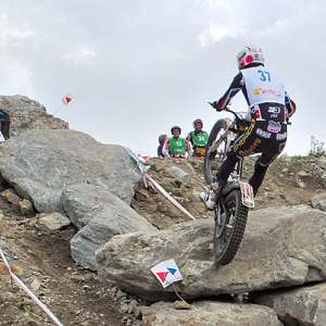 <b>Cédric Tempier - Sherco à la zone 12 (photo Yume.com)</b> <b>Cédric Tempier - Sherco à la zone 12 (photo Yume.com)</b>