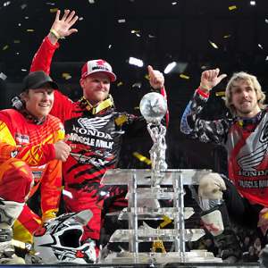<b>Andrew Short - KTM, Trey Canard - Honda et Justin Barcia - Honda (photo Yume.com)</b> <b>Andrew Short - KTM, Trey Canard - Honda et Justin Barcia - Honda (photo Yume.com)</b>