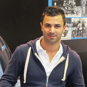 <b>Mike Di Meglio sur le stand FFM (photo Yume.com)</b> <b>Mike Di Meglio sur le stand FFM (photo Yume.com)</b>