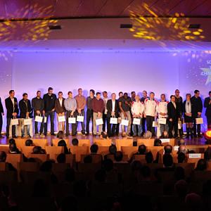 <b>Un des podiums avec les récipiendaires, notamment pour la moto Christophe Nambotin - KTM Champion du Monde d'Enduro E3 et Dominique Méliand - SERT Champion du Monde d'Endurance (photo CNOSF/KMSP)</b> <b>Un des podiums avec les récipiendaires, notamment pour la moto Christophe Nambotin - KTM Champion du Monde d'Enduro E3 et Dominique Méliand - SERT Champion du Monde d'Endurance (photo CNOSF/KMSP)</b>