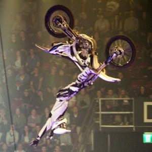 <b>Rémi Bizouard - Kawasaki (photo www.nightofthejumps.com)</b> <b>Rémi Bizouard - Kawasaki (photo www.nightofthejumps.com)</b>