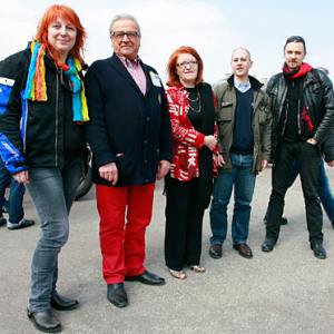 <b>De gauche à droite, France Wolf pour la Fédération Française des Motards en Colère, Daniel Quero pour 40 millions d'automobilistes, Christine Bayard pour la Ligue de Défense des Conducteurs, Pierre Bonneville pour la Fédération Française de Motocyclisme, Eric Thiollier pour la Fédération Française des Motards en Colère. (photo G.Mathieu/Moto Magazine)</b> <b>De gauche à droite, France Wolf pour la Fédération Française des Motards en Colère, Daniel Quero pour 40 millions d'automobilistes, Christine Bayard pour la Ligue de Défense des Conducteurs, Pierre Bonneville pour la Fédération Française de Motocyclisme, Eric Thiollier pour la Fédération Française des Motards en Colère. (photo G.Mathieu/Moto Magazine)</b>