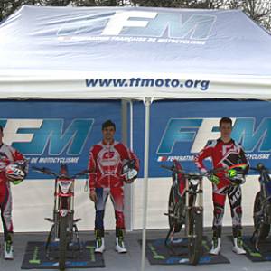 <b>Patrick Charlier - Entraineur de l’Equipe de France Espoir, Téo Colairo - Beta, Gaël Chatagno - GasGas, Fabien Poirot - GasGas, Kieran Touly - Sherco et Julien Piquet - Cadre Technique National (photo FFM)</b> <b>Patrick Charlier - Entraineur de l’Equipe de France Espoir, Téo Colairo - Beta, Gaël Chatagno - GasGas, Fabien Poirot - GasGas, Kieran Touly - Sherco et Julien Piquet - Cadre Technique National (photo FFM)</b>