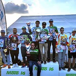 <b>Le podium Ligue (photo Houlmemotoverte.clubeo.com)</b> <b>Le podium Ligue (photo Houlmemotoverte.clubeo.com)</b>