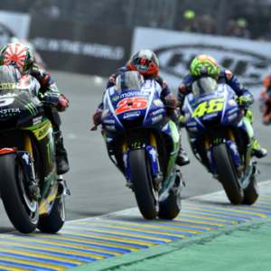 <b>Johann Zarco - Yamaha devant Maverick Vinales - Yamaha, Valentino Rossi - Yamaha et Marc Márquez - Honda (photo wwww.johannzarco.com)</b> <b>Johann Zarco - Yamaha devant Maverick Vinales - Yamaha, Valentino Rossi - Yamaha et Marc Márquez - Honda (photo wwww.johannzarco.com)</b>
