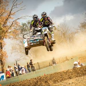 Le Team Giraud Valentin (TGM) avec Valentin Giraud et Johnny Badaire - WHT AMS (photo www.fimsidecarcross.com)