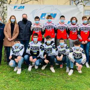 Sébastien Poirier et les élus de la FFM en compagnie de la direction du lycée François Marty et des dix inscrits au site d'excellence sportive. Sébastien Poirier et les élus de la FFM en compagnie de la direction du lycée François Marty et des dix inscrits au site d'excellence sportive.