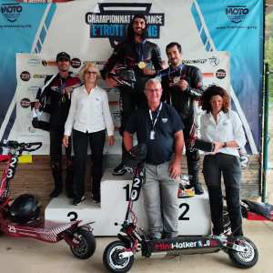 Podium Champions France et Officiels FFM (photo FFM)