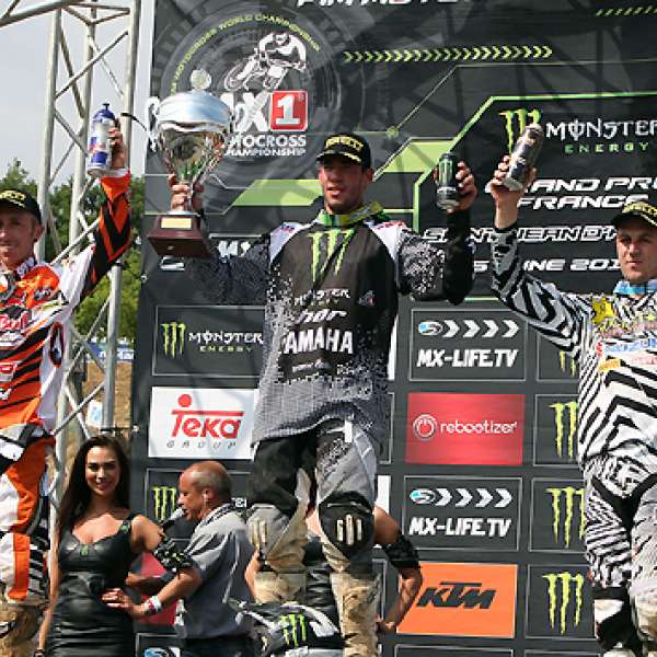 <b>Podium MX1 : Toni Cairoli - KTM, Steven Frossard - Yamaha et Clément Desalle - Suzuki (Photo Pascal Haudiquert/Mediacross)</b>
