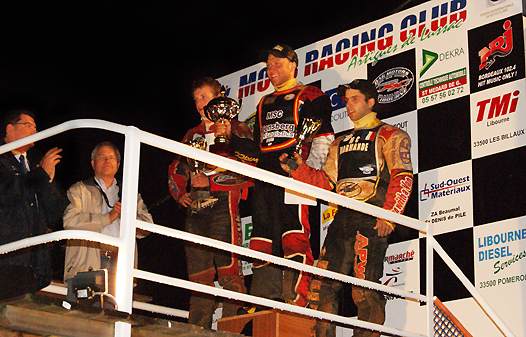 <b>Podium d'Artigues de Lussac : A droite : Jérôme Lespinasse, 3e (photo Ligue Motocycliste d'Aquitaine)</b>