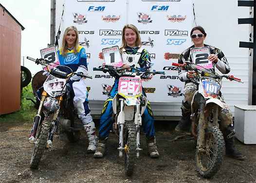 <b>Podium Girl : Laura Bruneau, Justine Geisler et Ludivine Court (photo Cyril Porte Concept)</b>