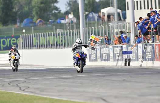 <b>Jeremy Guarnoni - Yamaha devant Florian Marino - Honda (photo Worldsbk.com)</b>
