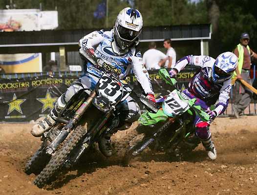 <b>Nicolas Aubin - Bud Racing Kawasaki devant Xavier Boog - Kawasaki Racing Team (photo Gilles Lefrancq/FFM/www.elite-motocross.fr)</b>