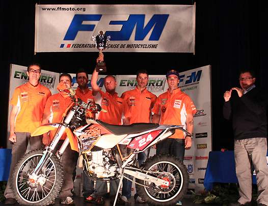 <b>4e titre pour KTM France en présence du Président Jacques Bolle (photo Vincent Bedos)</b>