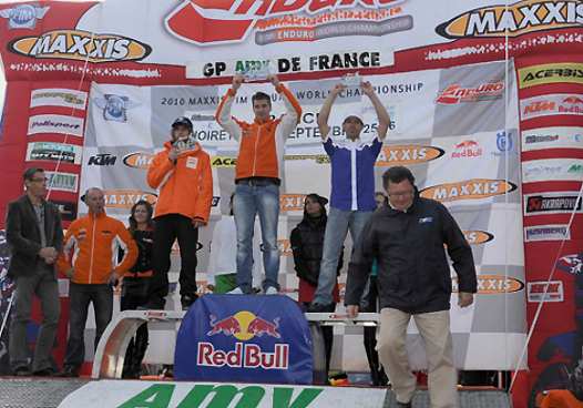 <b>Podium E2 : Pierre-Alexandre Renet - KTM au centre et Rodrig Thain - TM à droite (photo ABC Communication)</b>