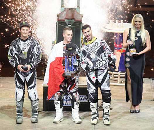 <b>Podium final : Remi Bizouard - Yamaha, Brice Izzo - Yamaha et  Jose Miralles - KTM (photo www.nightofthejumps.com)</b>