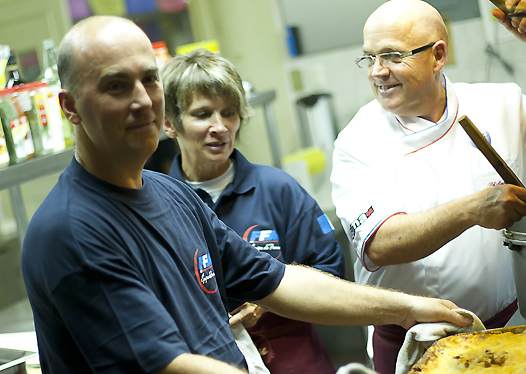 <b>Christophe, Annick et Fifi, le trio qui régale l'Equipe de France (photo Mathieu Talayssat)</b>