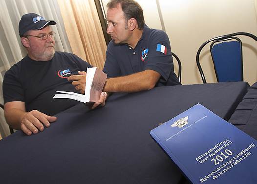 <b>Philippe Durand et Jean-Pierre Ipuy, les 2 délégués de la FFM pour ces ISDE (photo Mathieu Talayssat)</b>