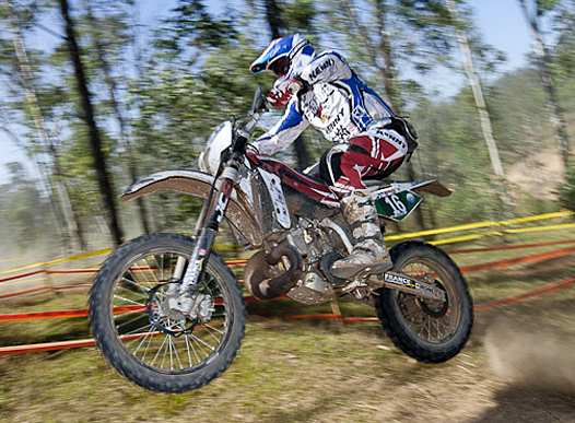 <b>Antoine Basset - HVA sur l’un des rares sauts du tracé (photo Mathieu Talayssat)</b>