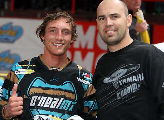 <b>Pour sa première expérience en tant que manager, David Vuillemin amène son poulain Kyle Chislom – Yamaha sur le podium (photo Pascal Haudiquert/Mediacross)</b>