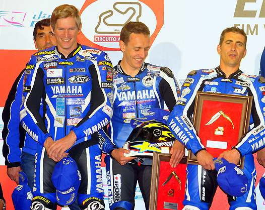 <b>Podium : Christophe Guyot, David Checa, Kenny Foray et Matthieu Lagrive - Yamaha (photo GMT 94)</b>