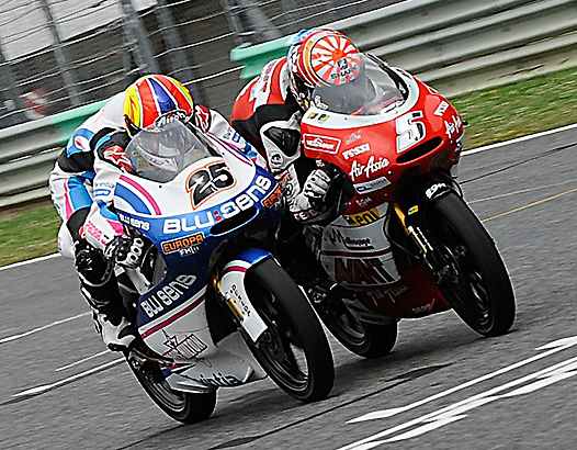 <b>Maverick Viñales – Aprilia et Johann Zarco - Derbi (photo Dorna)</b>