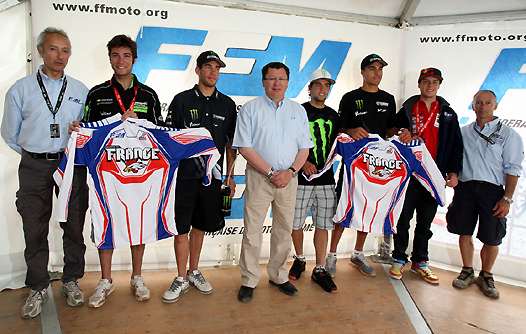 <b>Philippe Thiebaut - Directeur Technique National FFM, Xavier Boog – Kawasaki, Steven Frossard – Yamaha, Jacques Bolle, Président de la Fédération Française de Motocyclisme, Anthony Boissière – Yamaha, Gautier Paulin – Yamaha, Jordi Tixier – KTM et Olivier Robert - Entraîneur National FFM (Photo Pascal Haudiquert/Mediacross)</b>