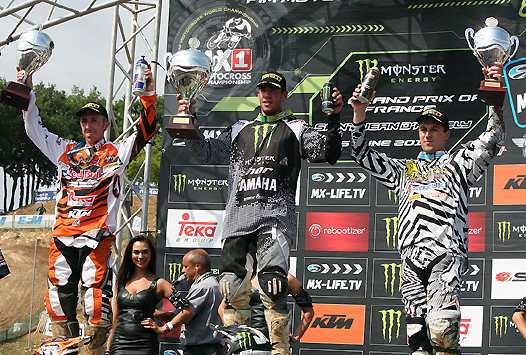 <b>Podium MX1 : Toni Cairoli - KTM, Steven Frossard - Yamaha et Clément Desalle - Suzuki (Photo Pascal Haudiquert/Mediacross)</b>